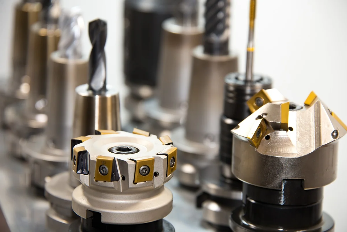 Les outils qui aident vraiment (et ceux qui coûtent)